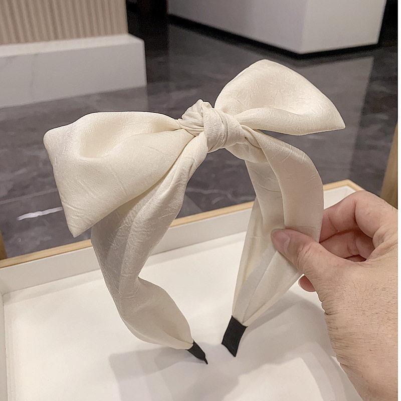 Korean Princess Style Wide Brim Bow Headband: Elegant, Sweet Hair Accessory
Korean Princess Style Wide Brim Bow Headband: Elegant, Sweet Hair Accessory