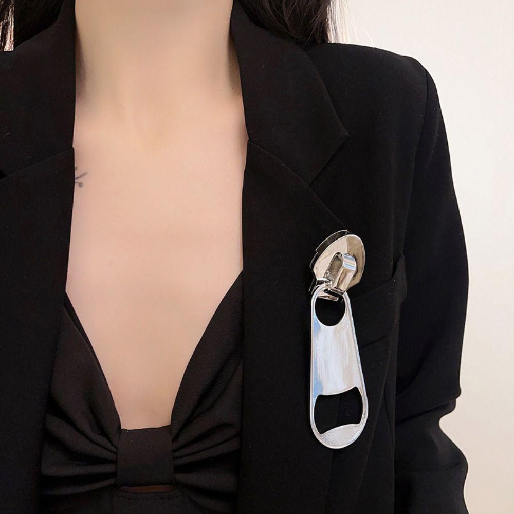 New Wedding Personality Metal Zipper Clothing Accessories Big Brooch European And American Style
New Wedding Personality Metal Zipper Clothing Accessories Big Brooch European And American Style