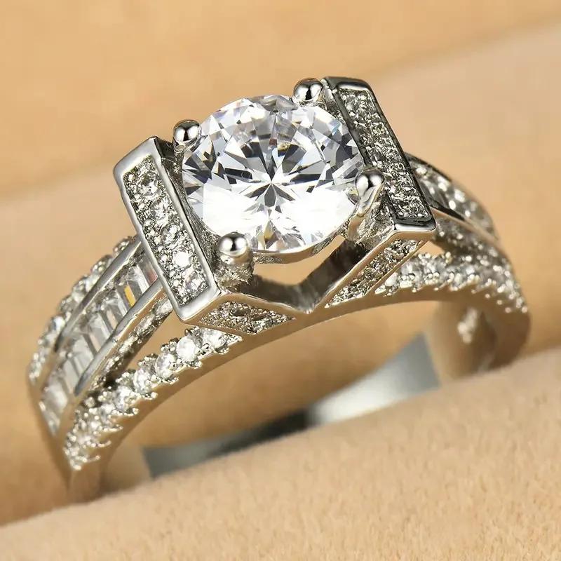 2026 Gift Four Claw Inlaid Cubic Zirconia Ring Elegant Bride Wedding Fashion High-end Geometric Banquet Zircon Wholesale 6
2026 Gift Four Claw Inlaid Cubic Zirconia Ring Elegant Bride Wedding Fashion High-end Geometric Banquet Zircon Wholesale 6