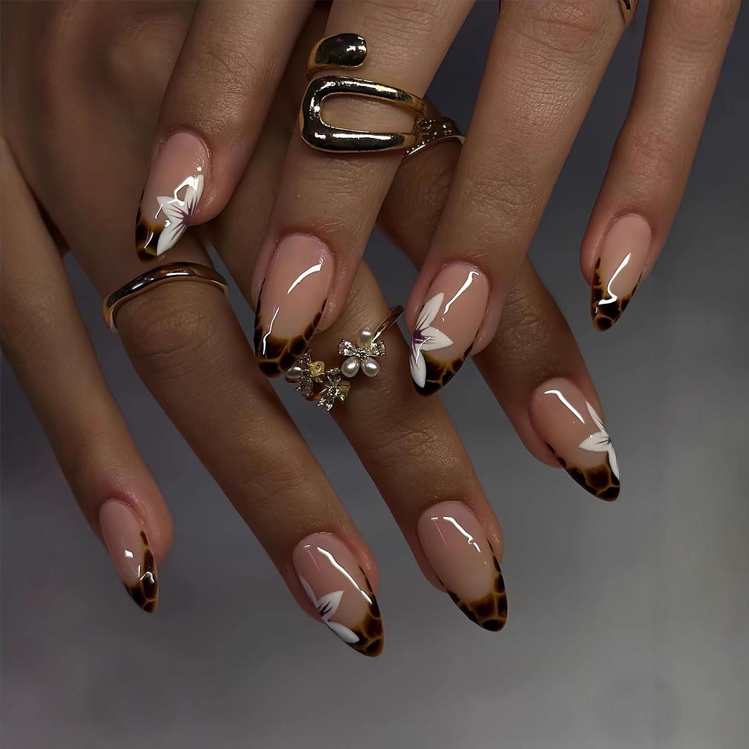 European & American Style Removable Almond-Shaped Short Fake Nails: Sweet, Cool Flower & Leopard Print Design
European & American Style Removable Almond-Shaped Short Fake Nails: Sweet, Cool Flower & Leopard Print Design