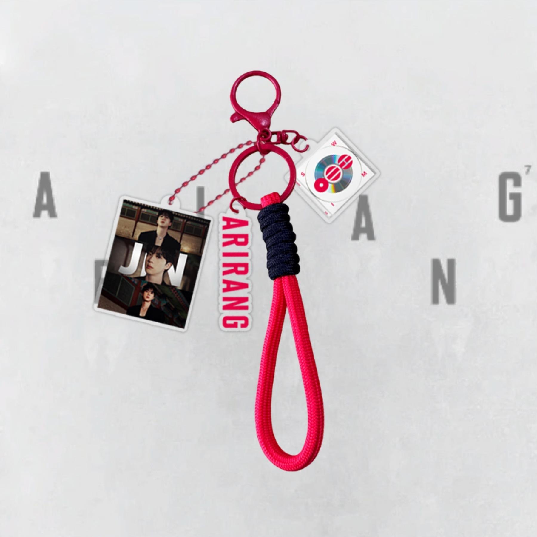 Ключниця на тему BTS ARIRANG, Брелок-підвіска з фотографією Bangtan Boys на червоному плетеному шнурку, Аксесуар для сумки фанатів Kpop ARMY, Підвіска на сумку Kpop-ідола для фанатів ARMY JIN
Ключниця на тему BTS ARIRANG, Брелок-підвіска з фотографією Bangtan Boys на червоному плетеному шнурку, Аксесуар для сумки фанатів Kpop ARMY, Підвіска на сумку Kpop-ідола для фанатів ARMY JIN