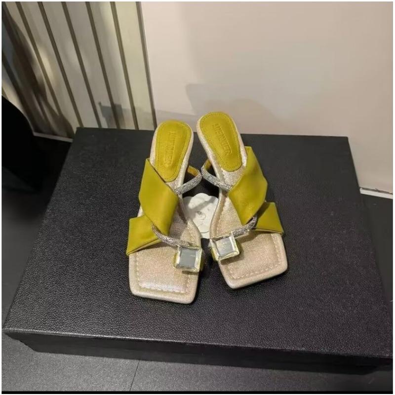 Beautiful cool slippers women summer wear Internet celebrity pigeon eggs rhinestones with skirt high heels 40
Beautiful cool slippers women summer wear Internet celebrity pigeon eggs rhinestones with skirt high heels 40