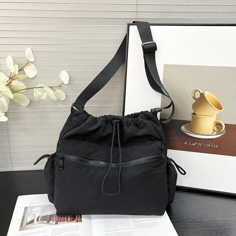 2025 новая японская сумка-тоут на шнурке для девочек, повседневная, большой вместимости, нишевый дизайн, повседневная на плечо, сумка-мессенджер чёрный
2025 новая японская сумка-тоут на шнурке для девочек, повседневная, большой вместимости, нишевый дизайн, повседневная на плечо, сумка-мессенджер чёрный