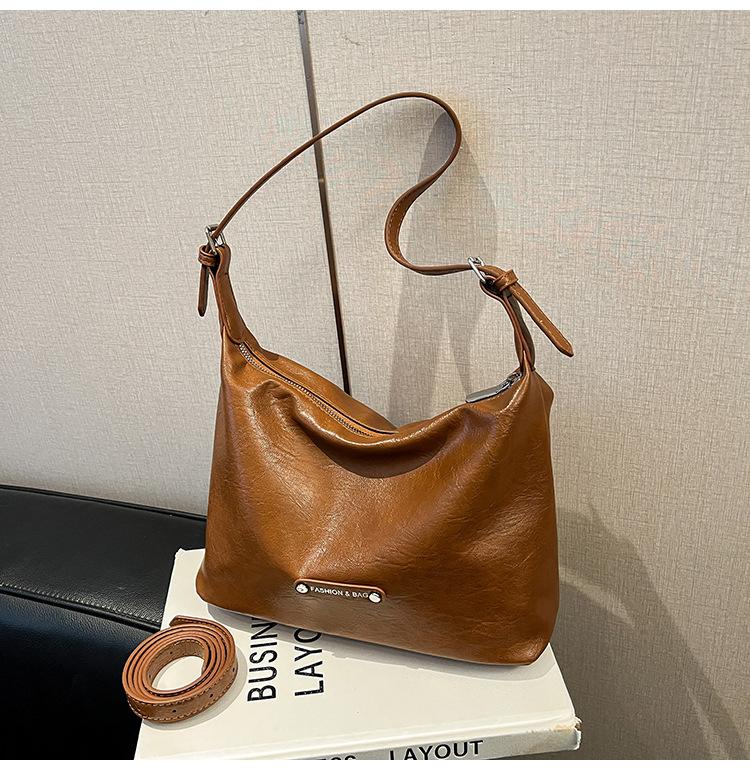 Casual simple tote bag women s 2025 autumn new retro fashion large capacity shoulder bag fashionable messenger bag
Casual simple tote bag women s 2025 autumn new retro fashion large capacity shoulder bag fashionable messenger bag