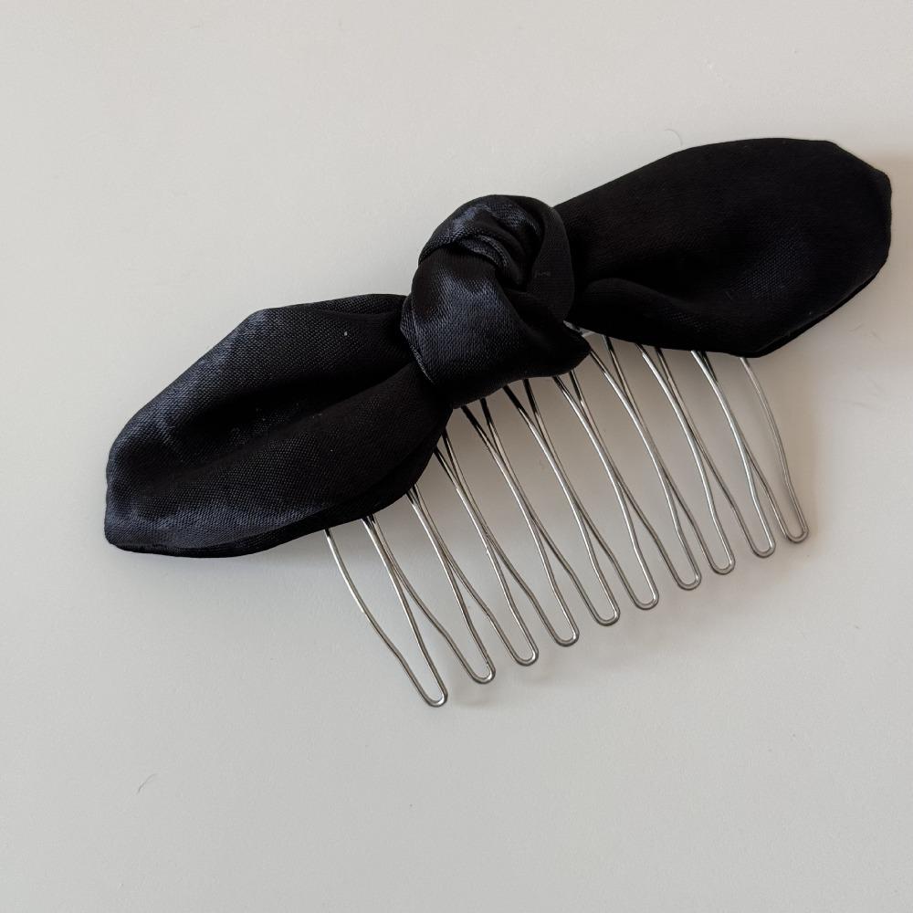 Fashion Accessories Bangs Bow Hair Comb Inverted Comb Korean Style Hairpin Broken Hair Artifact Hair Accessories Daily чёрный
Fashion Accessories Bangs Bow Hair Comb Inverted Comb Korean Style Hairpin Broken Hair Artifact Hair Accessories Daily чёрный