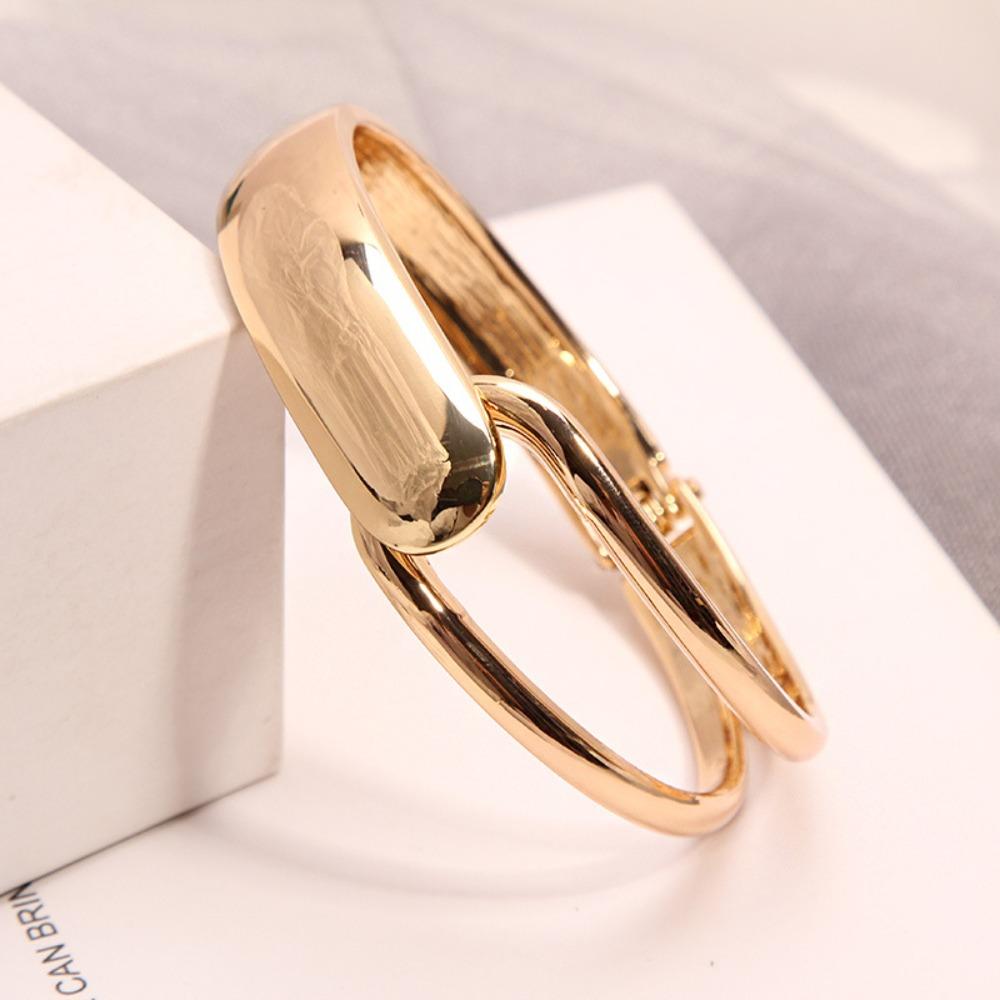 Elegant Hollowed Bracelet Chic Temperament Open Bracelet Creative Irregular Opening Bangle Girls золотистий
Elegant Hollowed Bracelet Chic Temperament Open Bracelet Creative Irregular Opening Bangle Girls золотистий