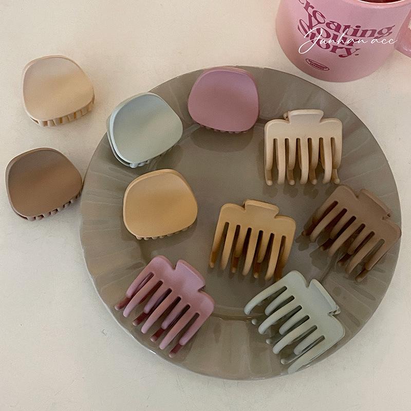 Luxury Medium Claw Clip: Anti-Collapse Hairpin for High Ponytails & Half-Up Styles
Luxury Medium Claw Clip: Anti-Collapse Hairpin for High Ponytails & Half-Up Styles