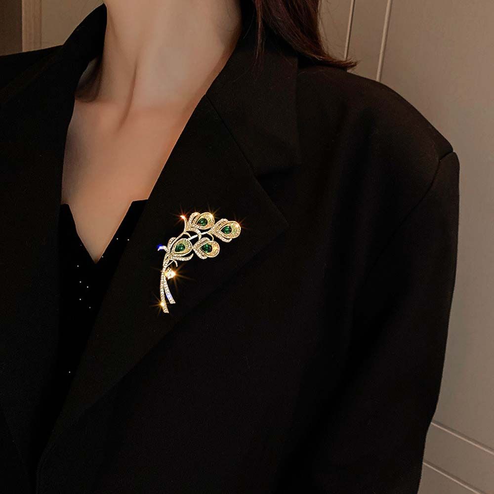 Crystal Rhinestone Green Rhinestone Brooch Pins Peacock Feather Brooch Korean Style Women Brooches золотой
Crystal Rhinestone Green Rhinestone Brooch Pins Peacock Feather Brooch Korean Style Women Brooches золотой