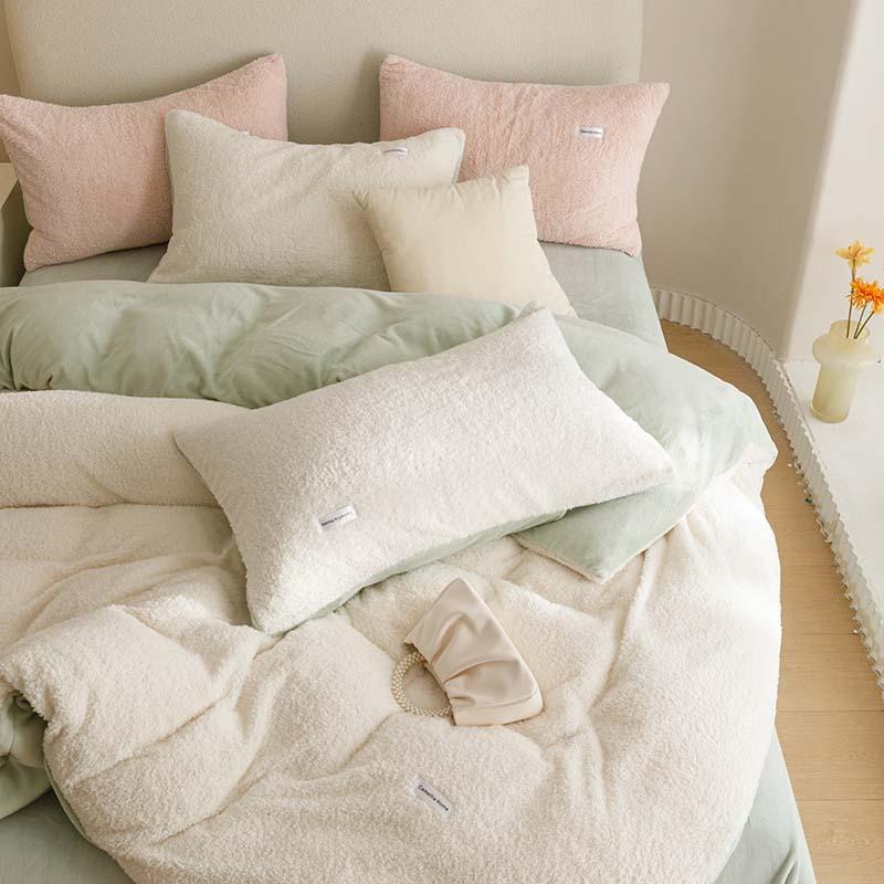 Thickened Milk Fleece Four-Piece Set, Solid Color Coral Fleece Bed Sheet Quilt Cover, Flannel Bed Three-Piece Set 1.2m sheet 3pc, quilt cover 1.5 * 2.0m
Thickened Milk Fleece Four-Piece Set, Solid Color Coral Fleece Bed Sheet Quilt Cover, Flannel Bed Three-Piece Set 1.2m sheet 3pc, quilt cover 1.5 * 2.0m