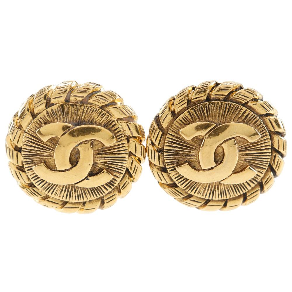 CHANEL COCO Mark Earring vintage Plated Gold 23.0g Women Used
CHANEL COCO Mark Earring vintage Plated Gold 23.0g Women Used