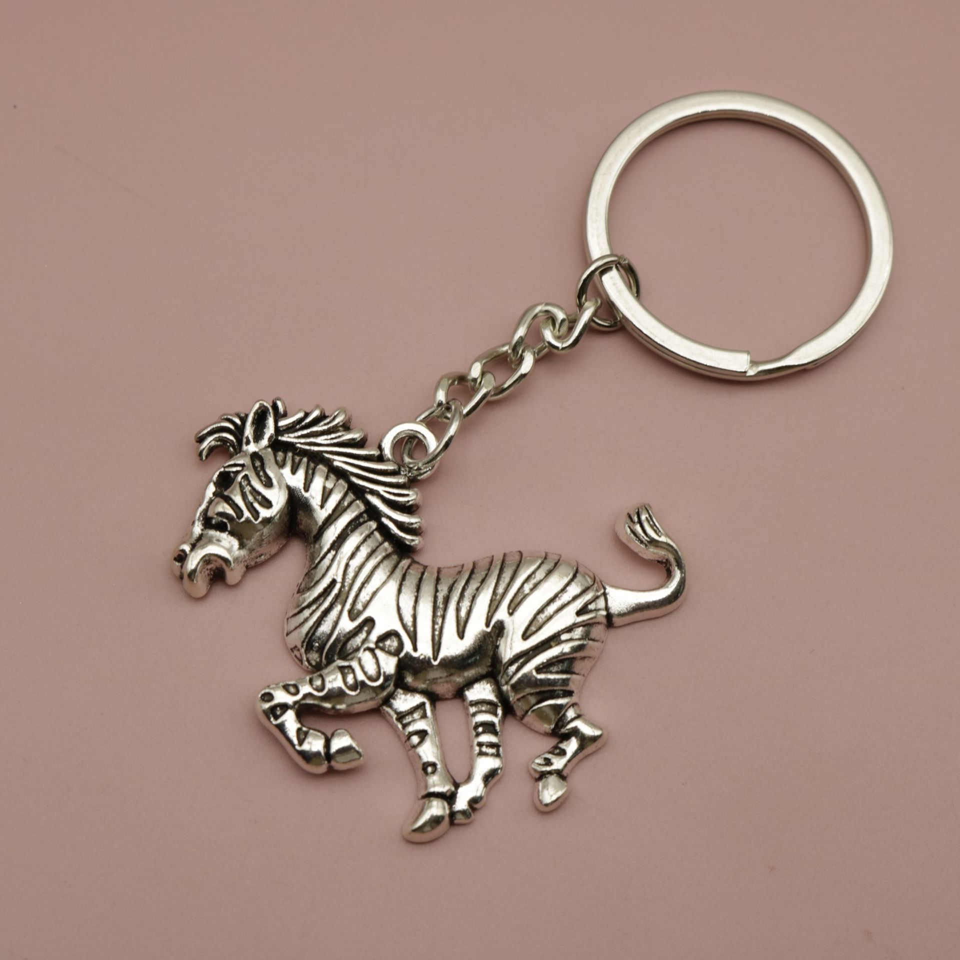 Горячие продажи ювелирных изделий, минималистский кулон-брелок с лошадью one size
Горячие продажи ювелирных изделий, минималистский кулон-брелок с лошадью one size