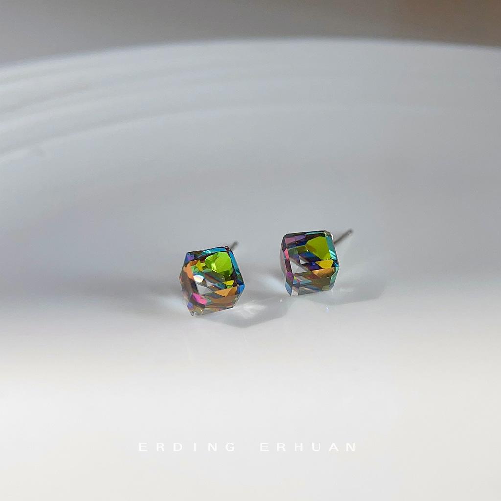 925 Silver Needle Square Glass Crystal Stud Earrings Geometric Versatile Earrings
925 Silver Needle Square Glass Crystal Stud Earrings Geometric Versatile Earrings