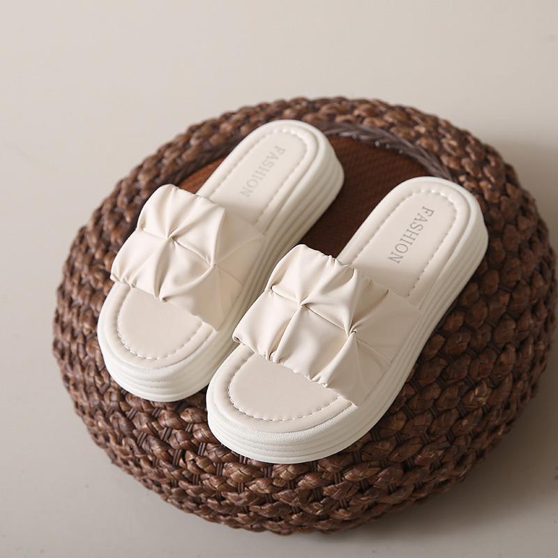 Slippers women s summer wear 2025 new fashion thick-bottomed muffin sandals Internet celebrity super fire beach folds one-word drag 40
Slippers women s summer wear 2025 new fashion thick-bottomed muffin sandals Internet celebrity super fire beach folds one-word drag 40