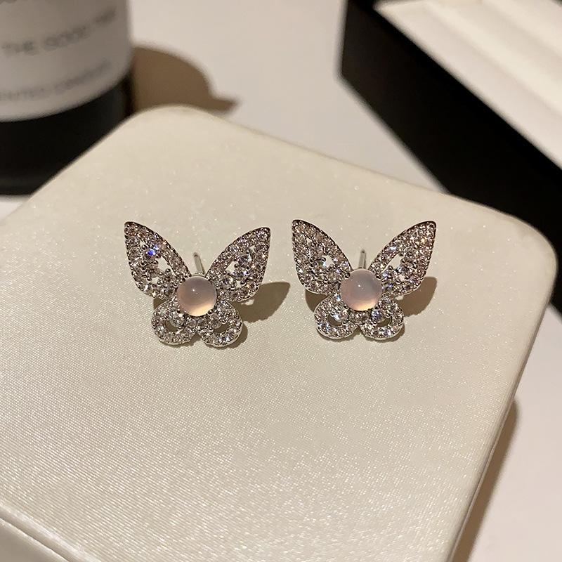 S sterling silver needle zircon chalcedony butterfly stud earrings women s high-end sense light luxury fashion personalized earrings new ear jewelry
S sterling silver needle zircon chalcedony butterfly stud earrings women s high-end sense light luxury fashion personalized earrings new ear jewelry