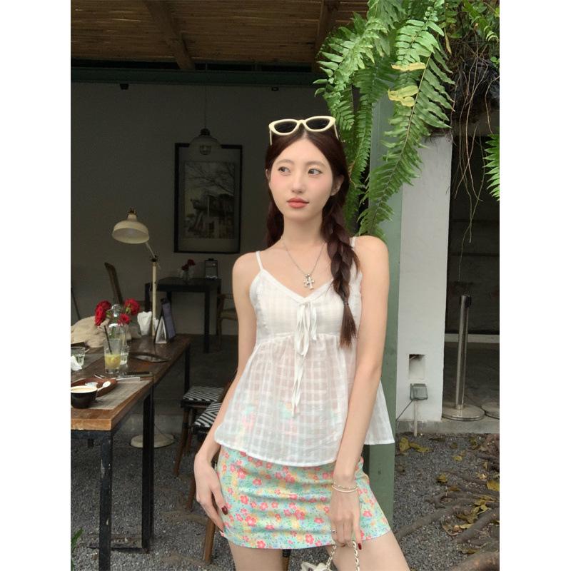 Real Floral A-line Hip-Hugging Skirt with Camisole Medium
Real Floral A-line Hip-Hugging Skirt with Camisole Medium