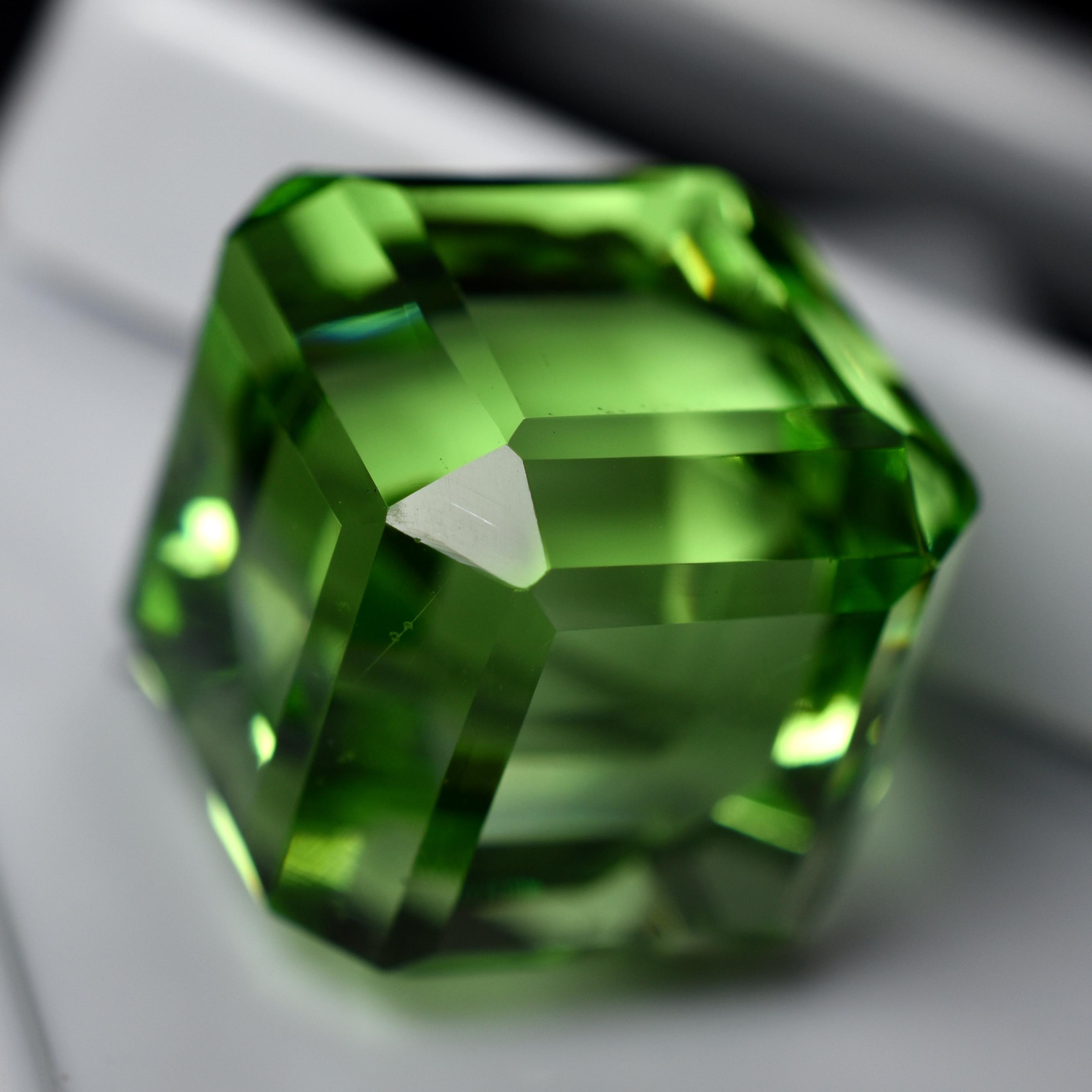LAB-Created Green Peridot 50.88 Ct Cube Cut CERTIFIED Gemstone For Collection 17.8 mm Approx. зелений
LAB-Created Green Peridot 50.88 Ct Cube Cut CERTIFIED Gemstone For Collection 17.8 mm Approx. зелений