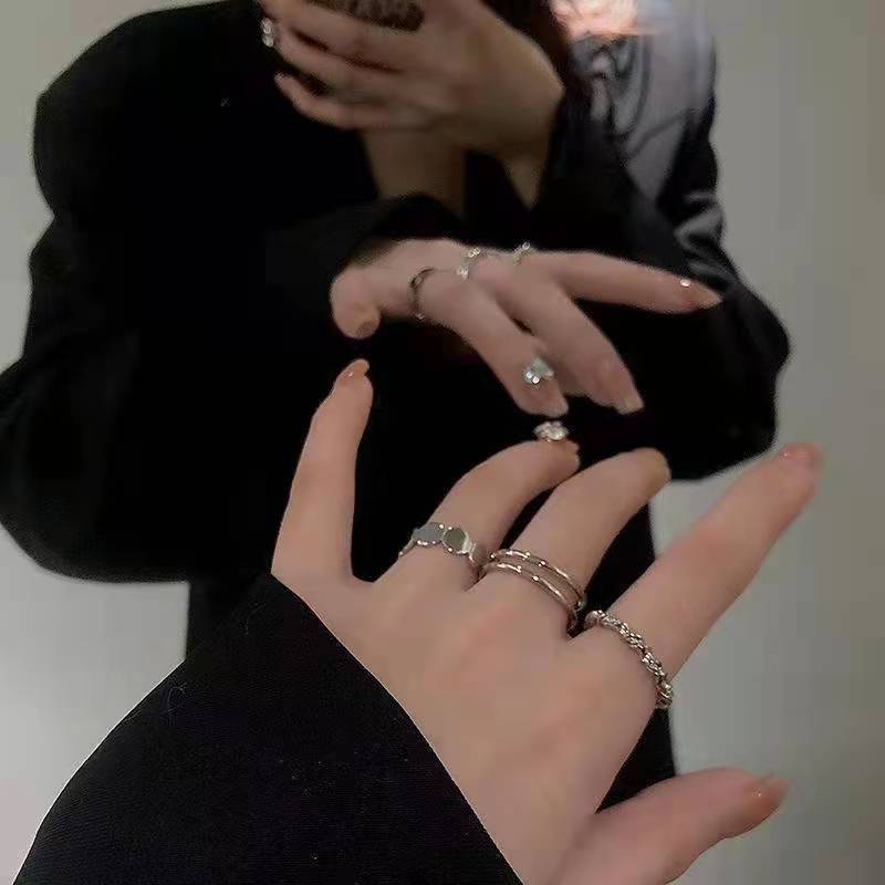 Advanced sense combination, stacked ring, female, Japanese and Korean retro niche temperament, dancing, open index finger ring tide
Advanced sense combination, stacked ring, female, Japanese and Korean retro niche temperament, dancing, open index finger ring tide