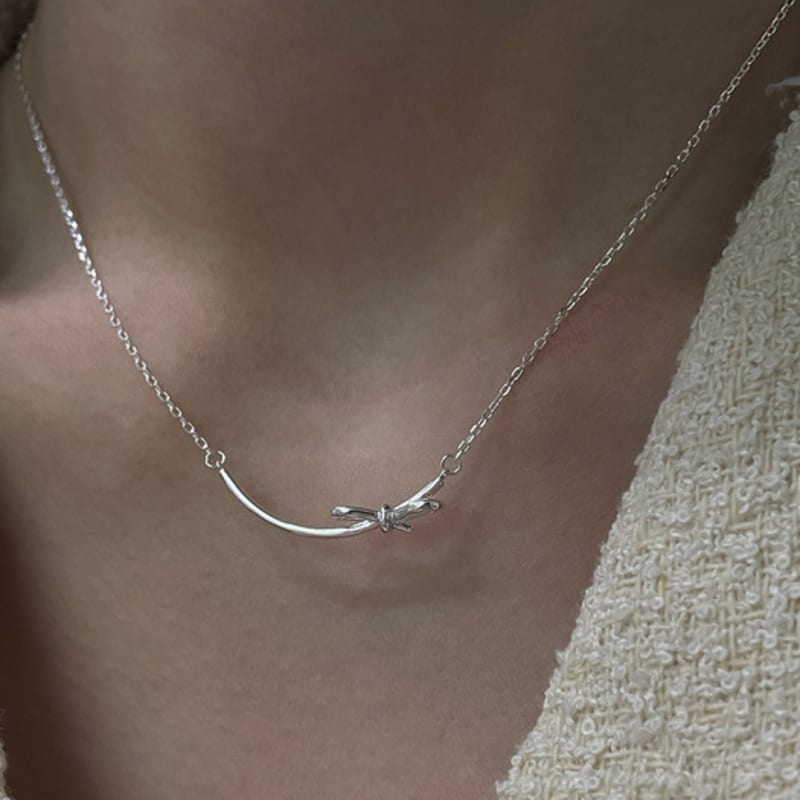 MARQUEMENT round ribbon necklace Silver
MARQUEMENT round ribbon necklace Silver