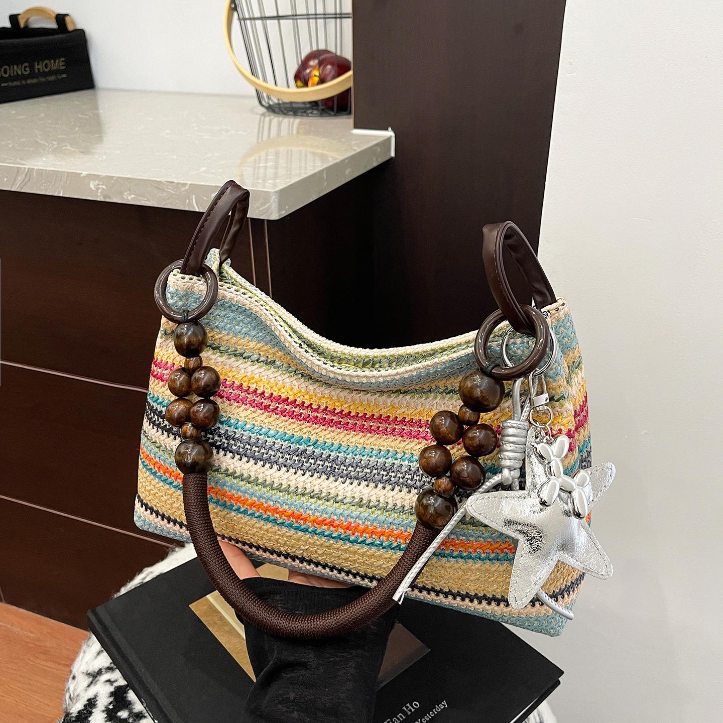 Large capacity leisure senior sense of modeling soft and durable fashion exquisite new light luxury commuter slanting cross shoulder handbag
Large capacity leisure senior sense of modeling soft and durable fashion exquisite new light luxury commuter slanting cross shoulder handbag