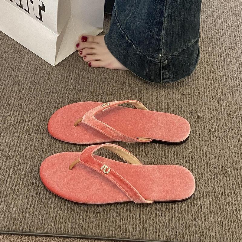 Flat-bottomed toe slippers women s outerwear 2025 summer velvet flip-flops vacation beach rhinestone sandals 40 синій
Flat-bottomed toe slippers women s outerwear 2025 summer velvet flip-flops vacation beach rhinestone sandals 40 синій