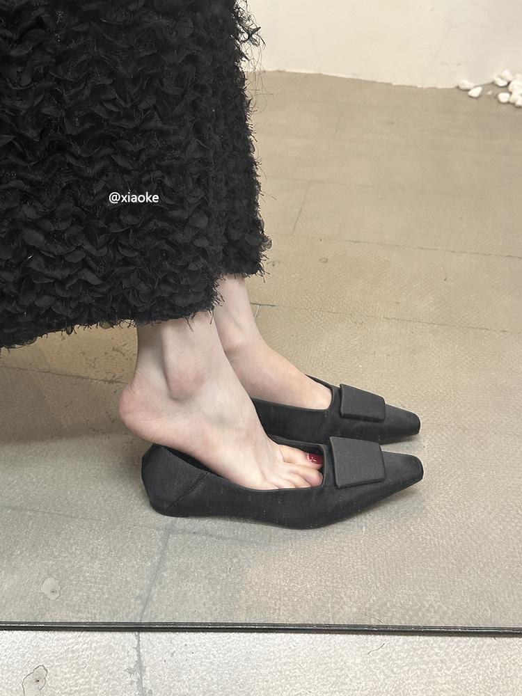 Inner height increase 3CM square head single shoes women s 2025 spring new models with skirts flat-bottomed satin square buckle commuter grandma shoes 35 чёрный
Inner height increase 3CM square head single shoes women s 2025 spring new models with skirts flat-bottomed satin square buckle commuter grandma shoes 35 чёрный