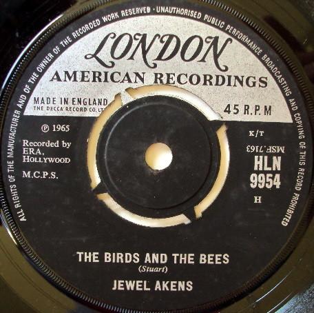 7inch Record JEWEL AKENS - The Birds And The Bees HLN9954 London Records, 1965 UK Pop Used
7inch Record JEWEL AKENS - The Birds And The Bees HLN9954 London Records, 1965 UK Pop Used