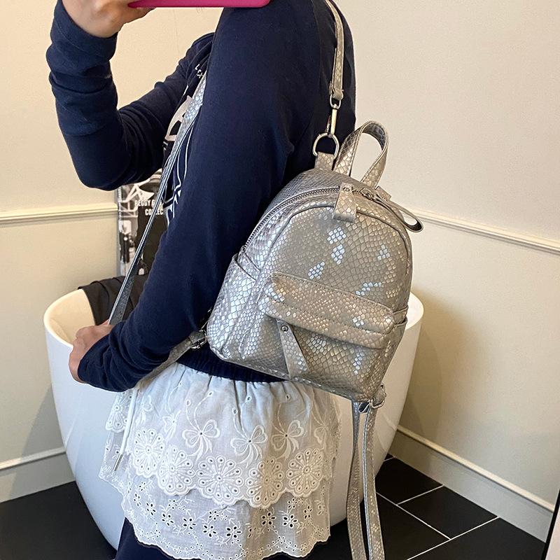 Versatile backpack bag women s summer 2025 new student leisure backpack schoolbag portable travel bag чёрный
Versatile backpack bag women s summer 2025 new student leisure backpack schoolbag portable travel bag чёрный