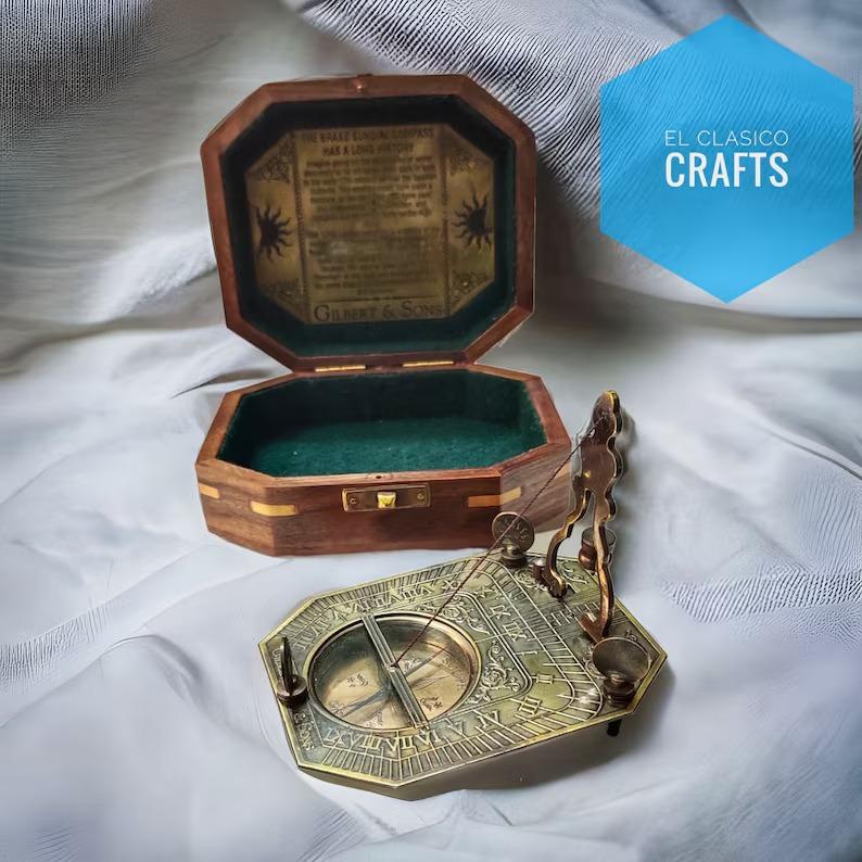 4 Pendulum Sundial Compass Vintage Brass Antique Finish With Wooden Box Gift коричневий
4 Pendulum Sundial Compass Vintage Brass Antique Finish With Wooden Box Gift коричневий