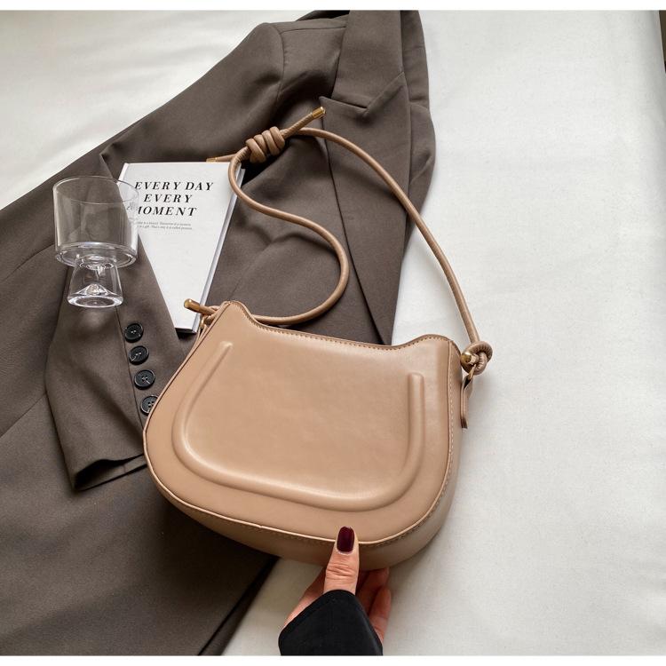 Premium sense messenger small bag women 2025 spring and summer new foreign style versatile single shoulder saddle bag commuter armpit bag хакі
Premium sense messenger small bag women 2025 spring and summer new foreign style versatile single shoulder saddle bag commuter armpit bag хакі