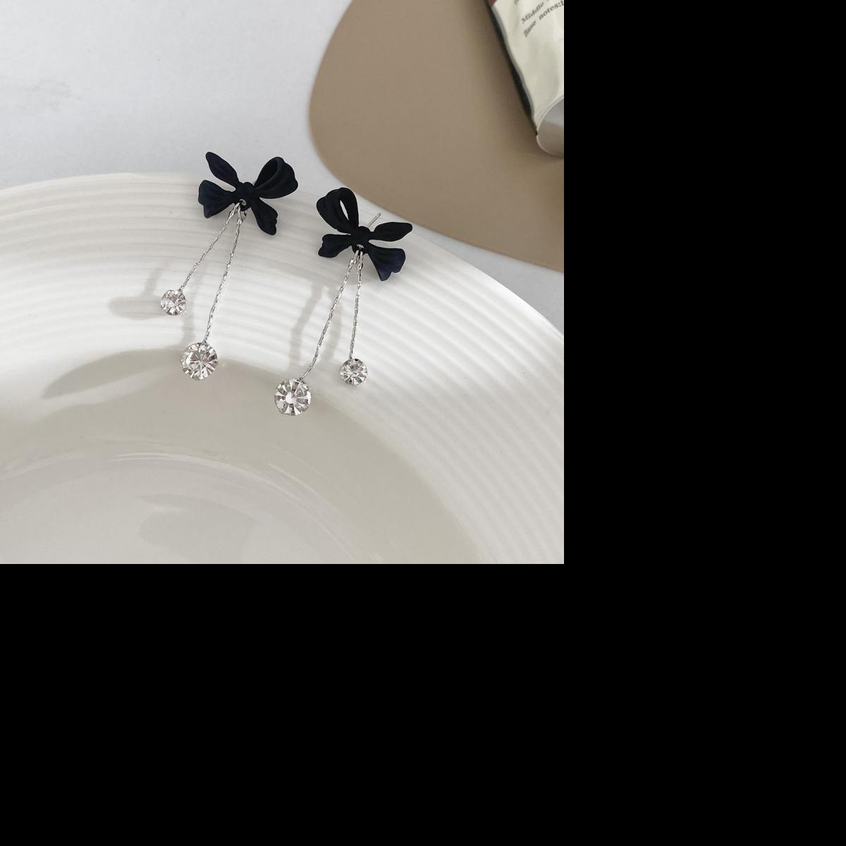 Sweet Girl Earrings Korean Edition Black Bow Crystal Long Chain Temperament Versatile Advanced Design Earrings Sales Pendientes
Sweet Girl Earrings Korean Edition Black Bow Crystal Long Chain Temperament Versatile Advanced Design Earrings Sales Pendientes