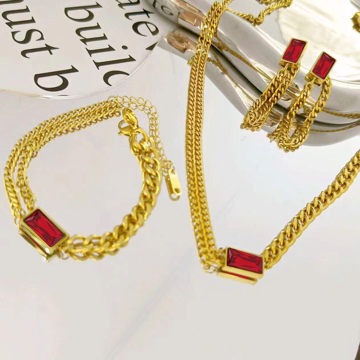 Элегантный женский ювелирный набор из титановой стали: Браслет, Ожерелье, Серьги 【5341】Red Bracelet
Элегантный женский ювелирный набор из титановой стали: Браслет, Ожерелье, Серьги 【5341】Red Bracelet