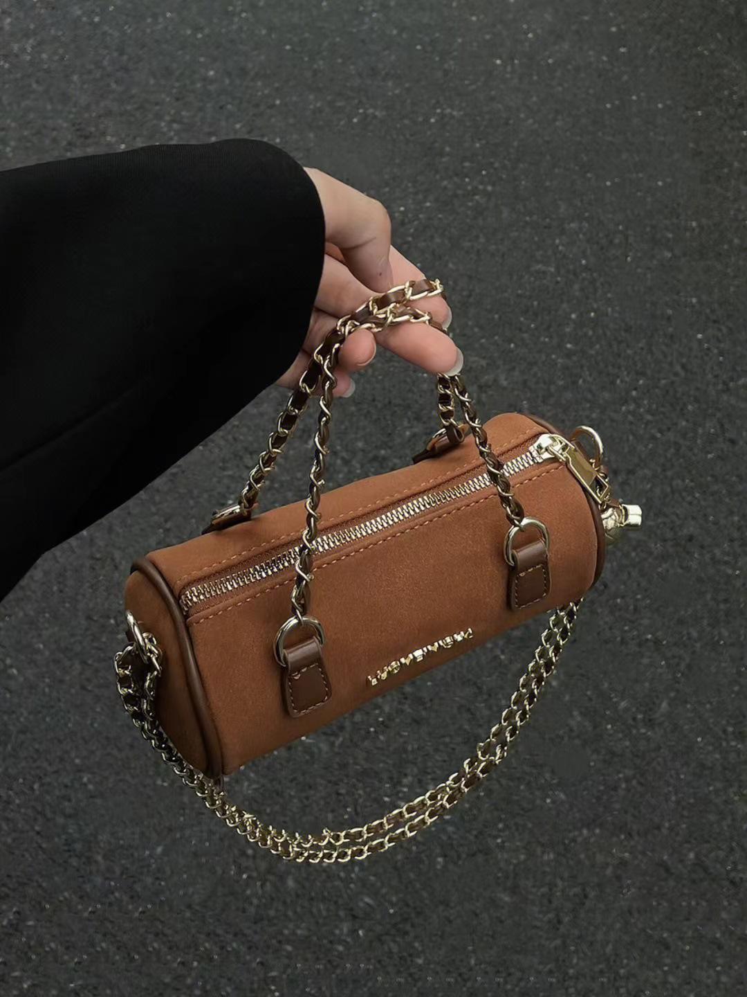 Handheld Chain Bag Women S Pu Matte Armpit Bag Versatile Messenger Bag Cylindrical Pillow Bag Women
Handheld Chain Bag Women S Pu Matte Armpit Bag Versatile Messenger Bag Cylindrical Pillow Bag Women