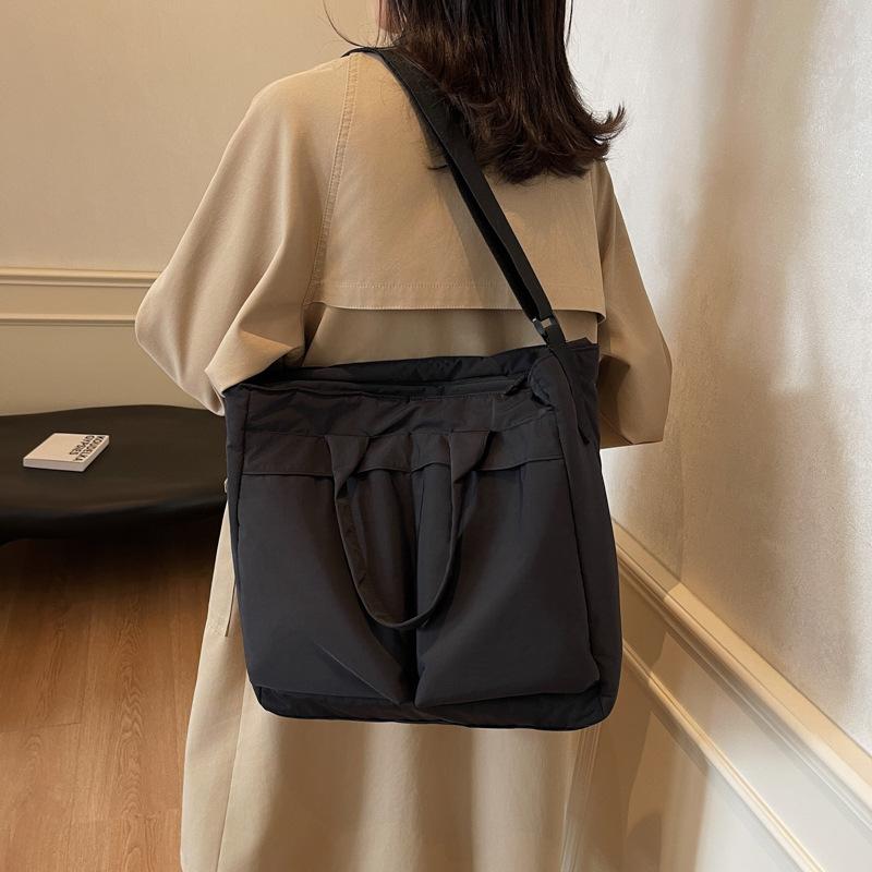 Повседневная сумка большой вместимости, женская новая нейлоновая сумка через плечо, сумка-мессенджер для студентов колледжей, сумка-тоут для поездок на работу чёрный
Повседневная сумка большой вместимости, женская новая нейлоновая сумка через плечо, сумка-мессенджер для студентов колледжей, сумка-тоут для поездок на работу чёрный