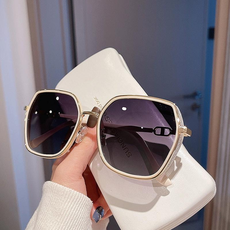 Новые солнцезащитные очки с очень большой оправой женские винтажные модные блестящие солнцезащитные очки для женщин трендовые очки защитные очки для улицы UV400 чёрный
Новые солнцезащитные очки с очень большой оправой женские винтажные модные блестящие солнцезащитные очки для женщин трендовые очки защитные очки для улицы UV400 чёрный