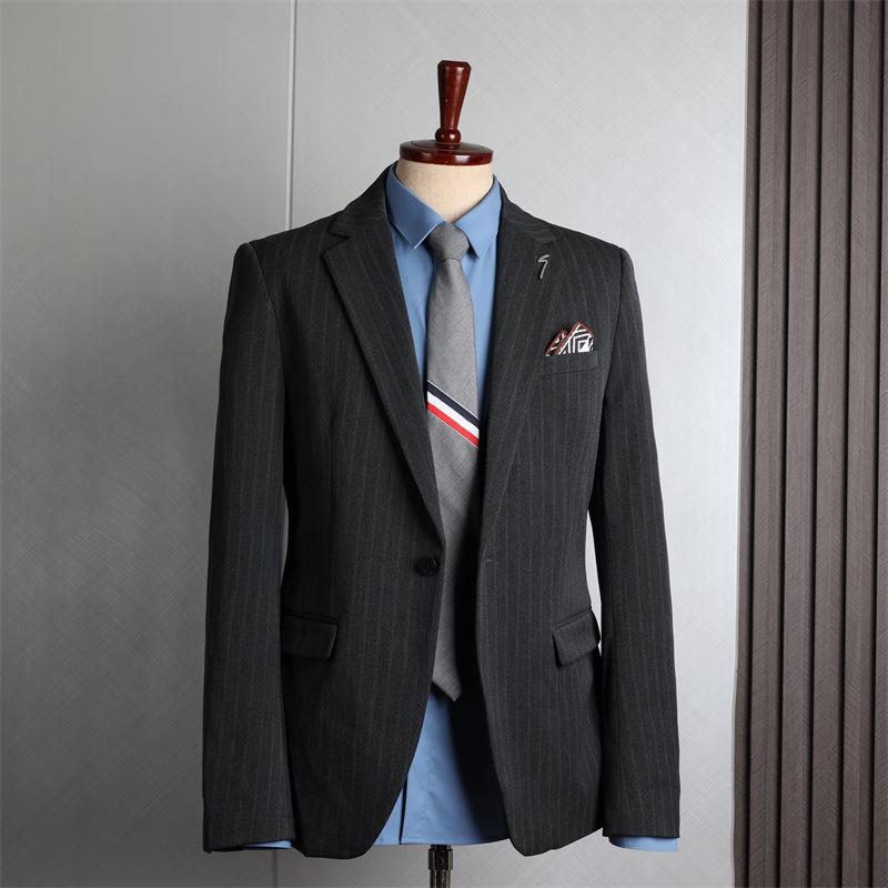 Men s Slim Fit Striped Three-Piece Suit for Wedding or Business Wear L/50 (56-61 kg)
Men s Slim Fit Striped Three-Piece Suit for Wedding or Business Wear L/50 (56-61 kg)