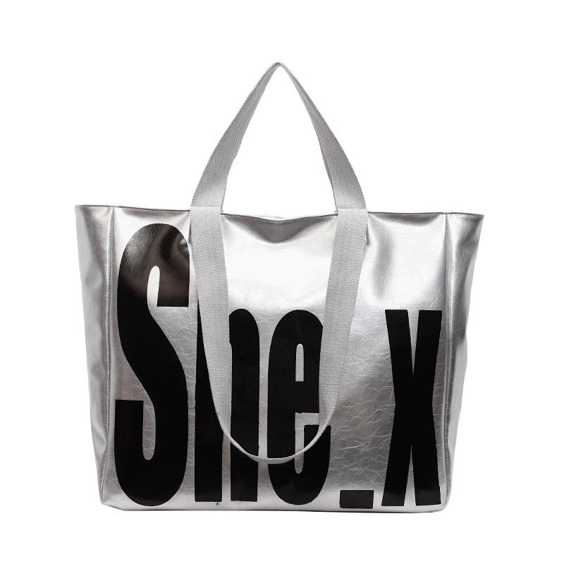 Большая вместительная сумка-тоут женская сумка через плечо с буквенным принтом дорожная сумка серебряный
Большая вместительная сумка-тоут женская сумка через плечо с буквенным принтом дорожная сумка серебряный