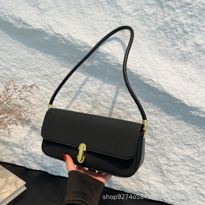 Vintage senior sense commuter underarm baguette bag women 2025 new popular temperament PU matte solid color shoulder bag чорний
Vintage senior sense commuter underarm baguette bag women 2025 new popular temperament PU matte solid color shoulder bag чорний