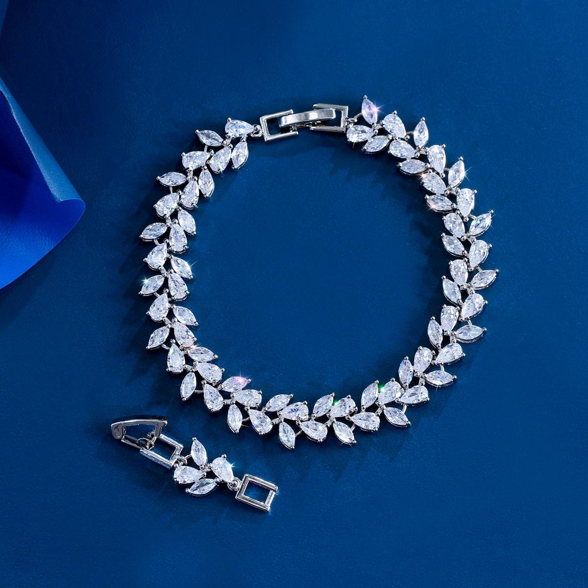 Pera Elegant Leaf Charm Tennis Chain Bracelets Bangles with Shiny Cubic Zirconia for Women Wedding Party Jewelry Gift B203
Pera Elegant Leaf Charm Tennis Chain Bracelets Bangles with Shiny Cubic Zirconia for Women Wedding Party Jewelry Gift B203