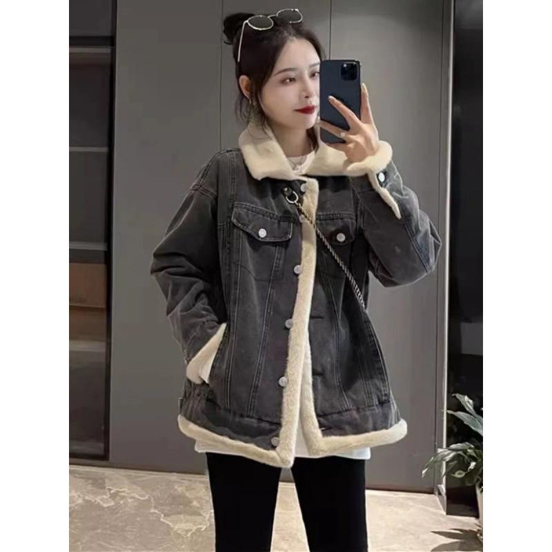 European-Style Reversible Denim Jacket for Women - Autumn/Winter Loose Fit, Petite, Short Style Plus Velvet Warmth S (80-100 lbs)
European-Style Reversible Denim Jacket for Women - Autumn/Winter Loose Fit, Petite, Short Style Plus Velvet Warmth S (80-100 lbs)