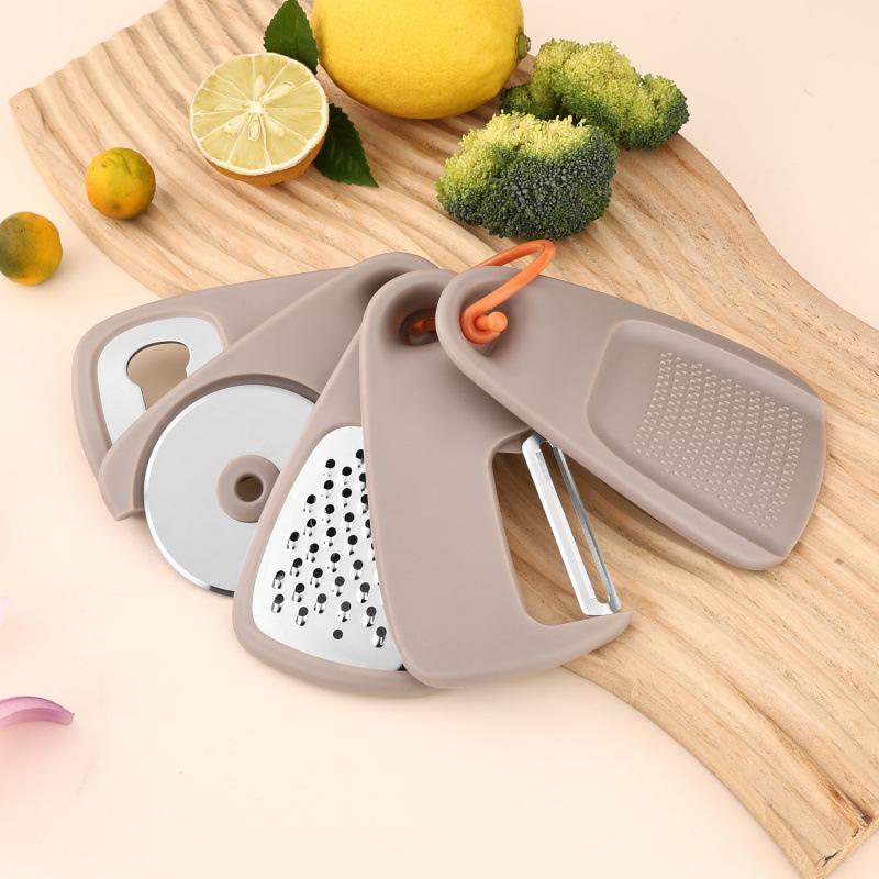 Многофункциональный портативный кухонный гаджет 5-в-1 Овощечистка Открывалка для бутылок Чеснокодавилка Терка для сыра 5-piece set
Многофункциональный портативный кухонный гаджет 5-в-1 Овощечистка Открывалка для бутылок Чеснокодавилка Терка для сыра 5-piece set
