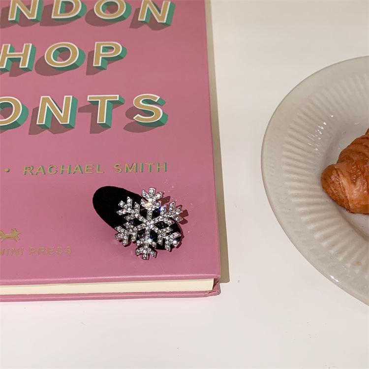 2023 Рождественская заколка для волос со стразами в виде снежинки с флокированным покрытием для детской челки
2023 Рождественская заколка для волос со стразами в виде снежинки с флокированным покрытием для детской челки