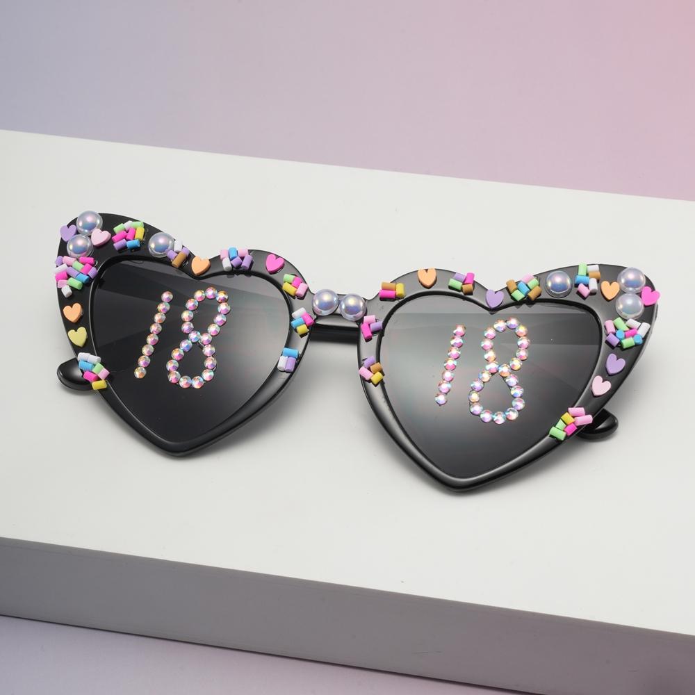 Lovely Birthday Gift with Diamond-encrusted and Pasted Sunglasses for Women Cute Sun Glasses Romantic Party Gift
Lovely Birthday Gift with Diamond-encrusted and Pasted Sunglasses for Women Cute Sun Glasses Romantic Party Gift