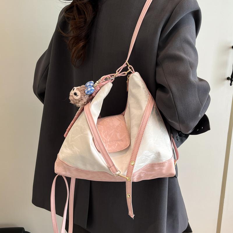 Color matching large-capacity new fresh pendant simple casual messenger tote women s big bag
Color matching large-capacity new fresh pendant simple casual messenger tote women s big bag