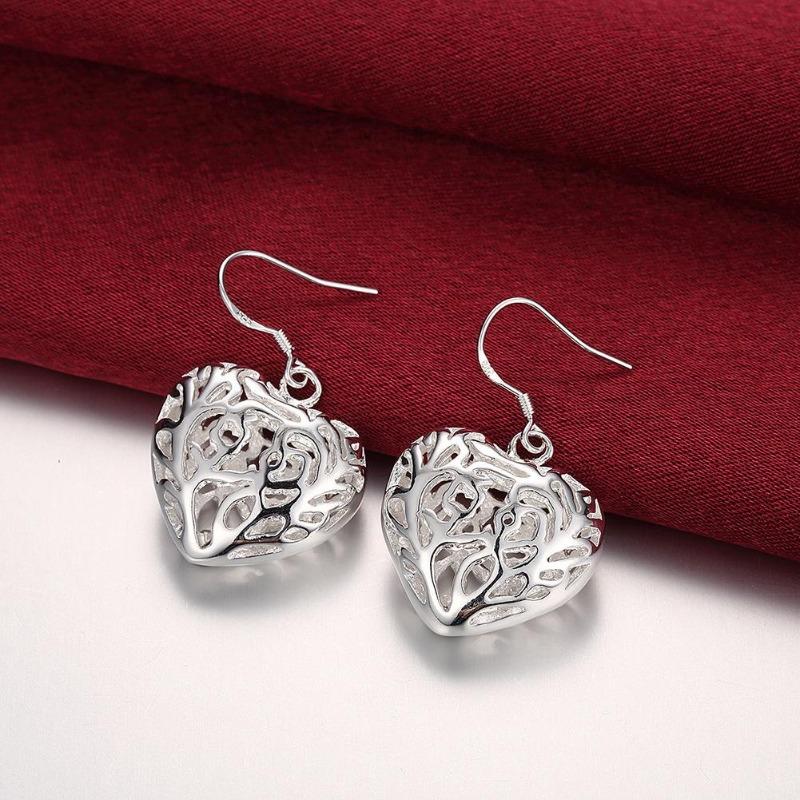 Personalized Three-Dimensional Hollow Heart-Shaped Earrings Women S Earrings Are Fashionable, Simple And Versatile Earrings
Personalized Three-Dimensional Hollow Heart-Shaped Earrings Women S Earrings Are Fashionable, Simple And Versatile Earrings