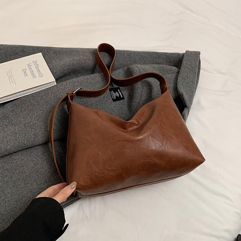 Сумка из мягкой кожи большой вместимости женская 2025 новая корейская версия модная универсальная ins сумка через плечо, сумка-мессенджер, сумка-тоут коричневый
Сумка из мягкой кожи большой вместимости женская 2025 новая корейская версия модная универсальная ins сумка через плечо, сумка-мессенджер, сумка-тоут коричневый