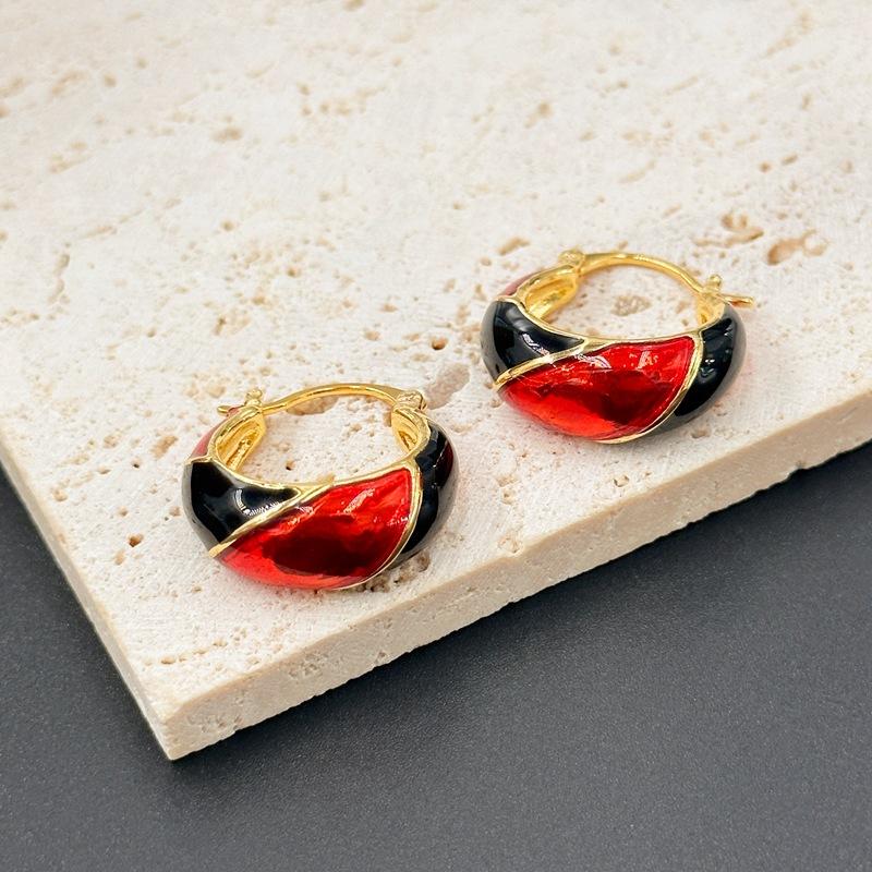 Autumn French Fashion Stud Earrings, Design Sense Red And Black Contrasting Color Drip Glaze Personalized High-End Earrings
Autumn French Fashion Stud Earrings, Design Sense Red And Black Contrasting Color Drip Glaze Personalized High-End Earrings