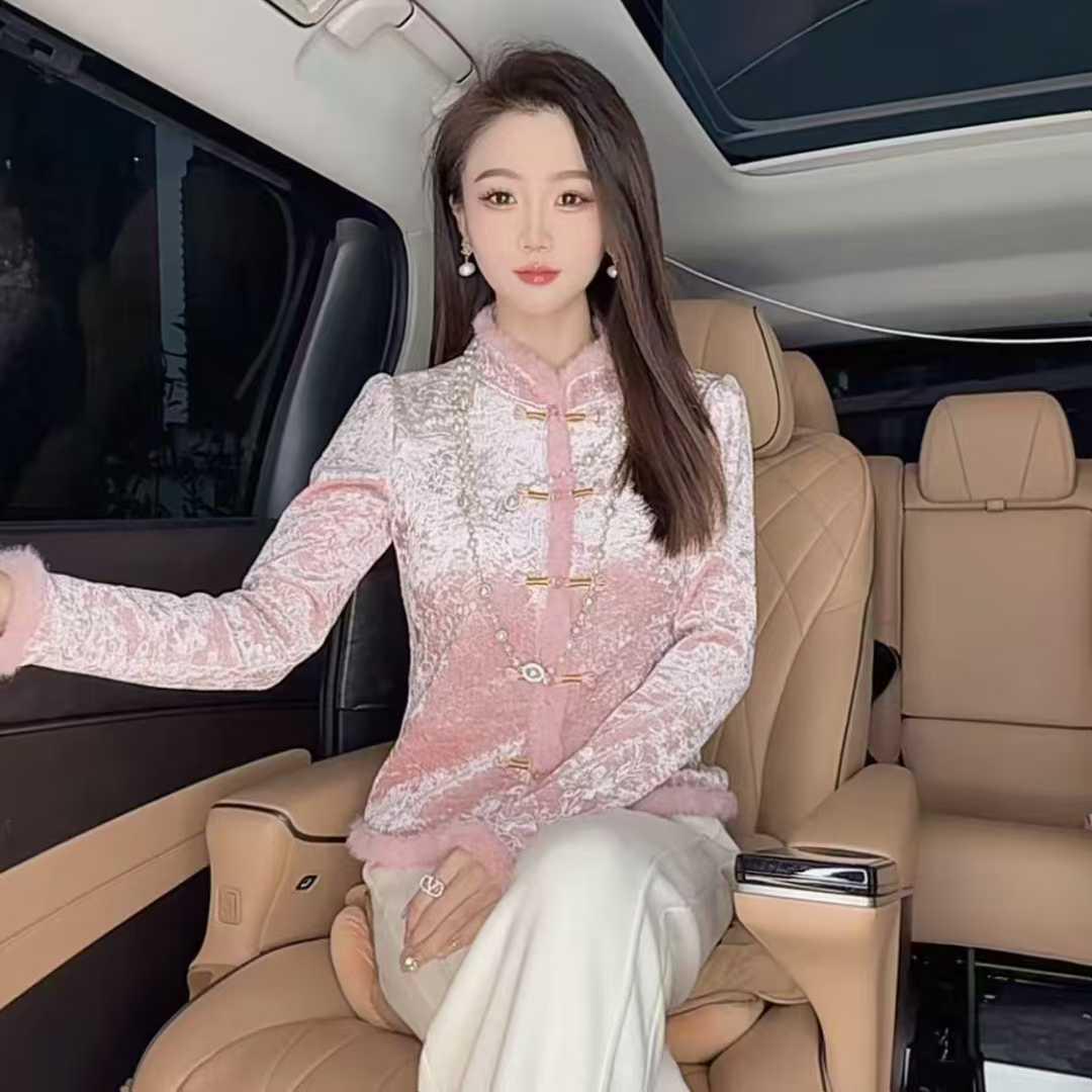 Women s Elegant Stand Collar Vintage Frogged Velvet Top - Warm, Thick, and Versatile 3XL 120-135 lbs рожевий
Women s Elegant Stand Collar Vintage Frogged Velvet Top - Warm, Thick, and Versatile 3XL 120-135 lbs рожевий