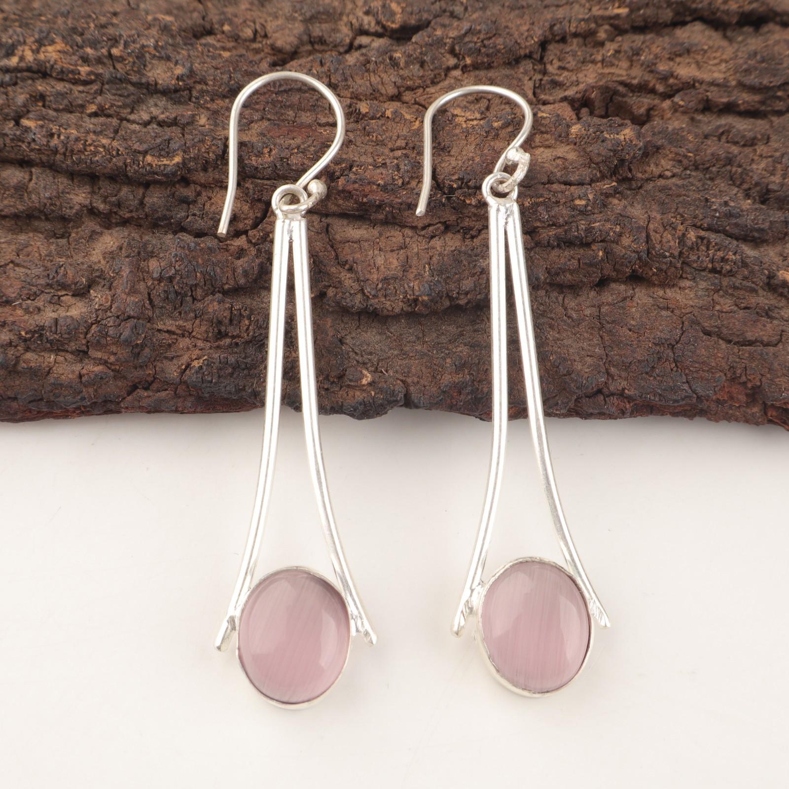 Натуральный фиолетовый кошачий глаз стерлинговое серебро ручной работы серьги-подвески EE-136-36
Натуральный фиолетовый кошачий глаз стерлинговое серебро ручной работы серьги-подвески EE-136-36