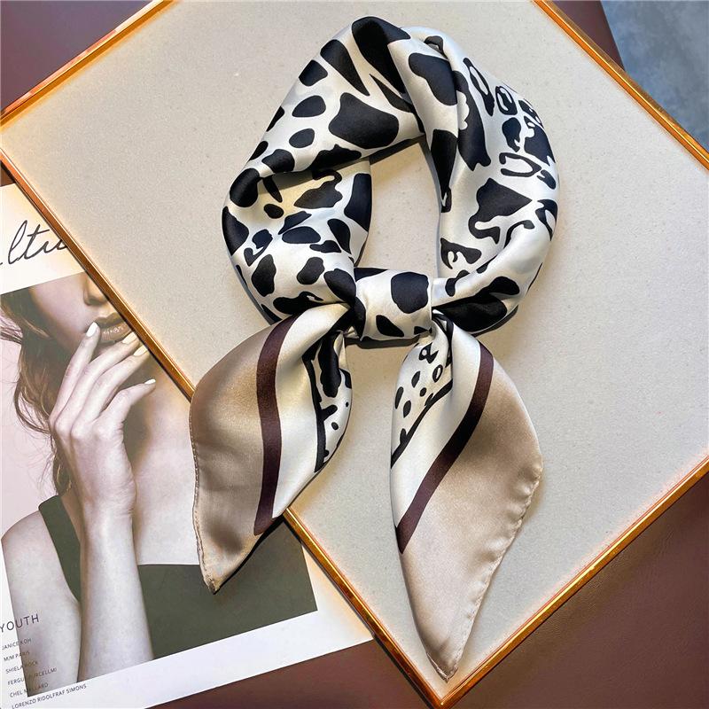 Luxury Brand Leopard Print Women Imitation Silk Scarf Square Women Neck Scarves Headkerchief Beach Hair Band Women s Bandana 70x70cm
Luxury Brand Leopard Print Women Imitation Silk Scarf Square Women Neck Scarves Headkerchief Beach Hair Band Women s Bandana 70x70cm
