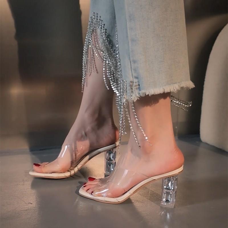 Transparent slippers women wear one and a half word drag summer new fashion crystal thick heel high heel sandals 34 срібний
Transparent slippers women wear one and a half word drag summer new fashion crystal thick heel high heel sandals 34 срібний